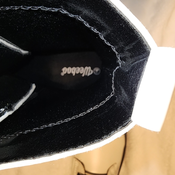 Boots - Picture 3 of 3